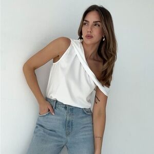 RUMORED Catalina Top In White